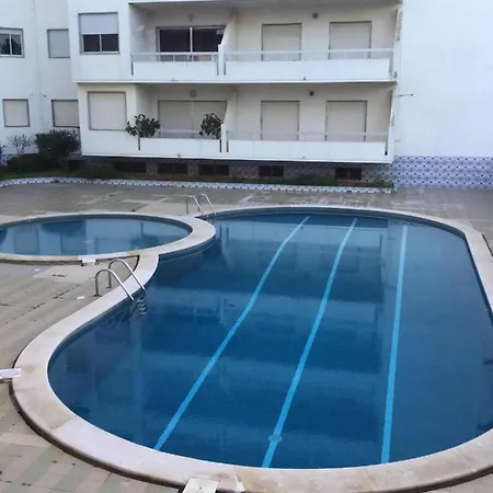 Διαμέρισμα With 2 Bedrooms In With Shared Pool And Furnished Balcony 200 M From The Beach Quarteira