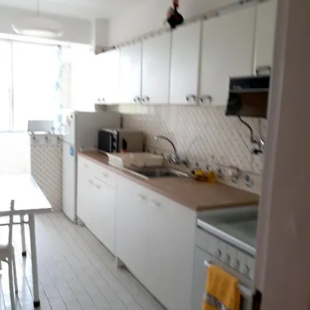 Διαμέρισμα With 2 Bedrooms In With Shared Pool And Furnished Balcony 200 M From The Beach Quarteira