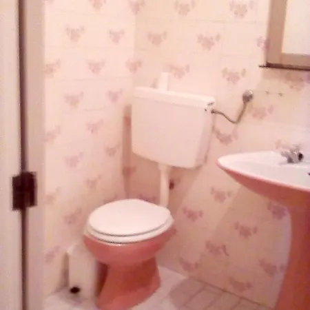With 2 Bedrooms In With Shared Pool And Furnished Balcony 200 M From The Beach